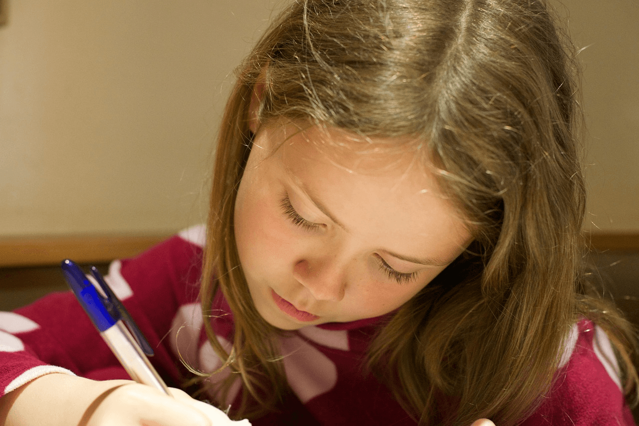 UNICEF-ის ბოლო კვლევა: რატომ უჭირთ მოზარდებს ტექსტის გააზრება და კრიტიკული აზროვნება
